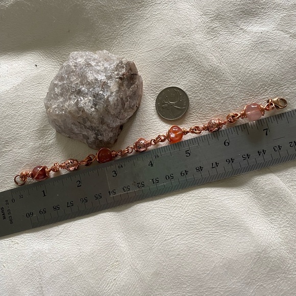 Albert Gilles Art - hand-made by DianeGilles copper and cherry quartz bracelet - Picture 6 of 8